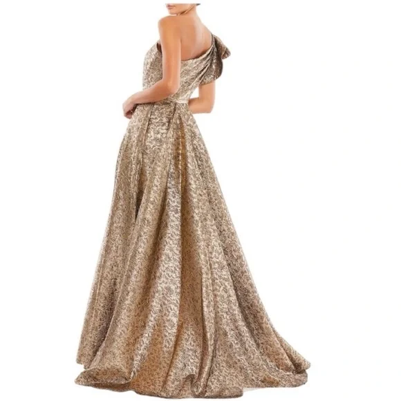 MAC DUGGAL Antique Bronze One Shoulder Metallic Evening Ballgown - Reemoly - Picture 15 of 15